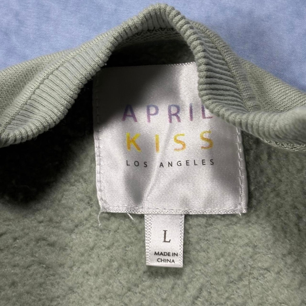 light green crewneck with forest details. - Picture 4 of 6